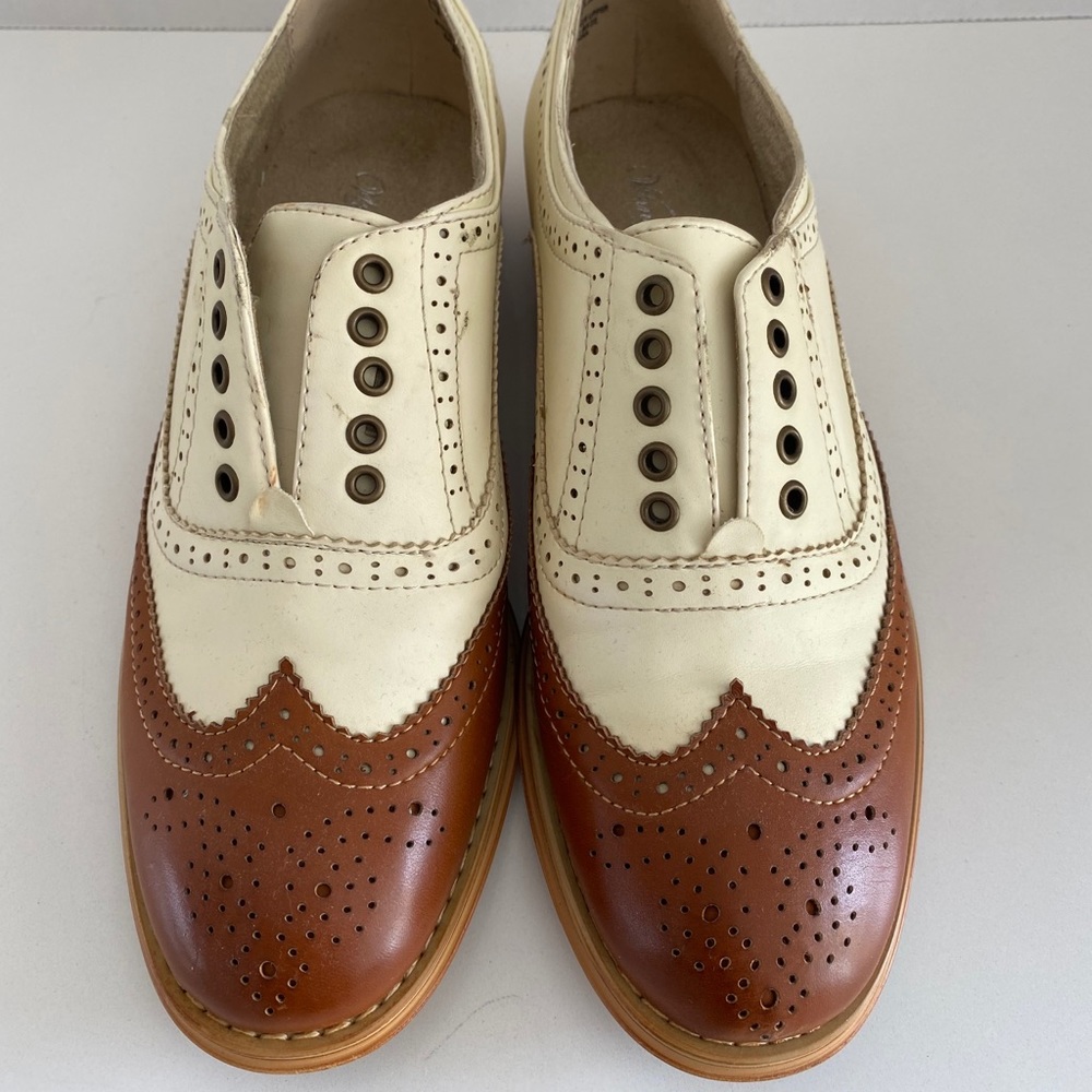 Women’s 2 Tone Round Toe Oxfords